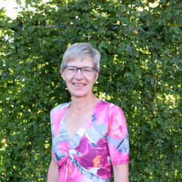 Frau Binder, Schulleitung